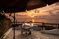 La terrazza panoramica per un aperitivo rilassante al profumo di mare.